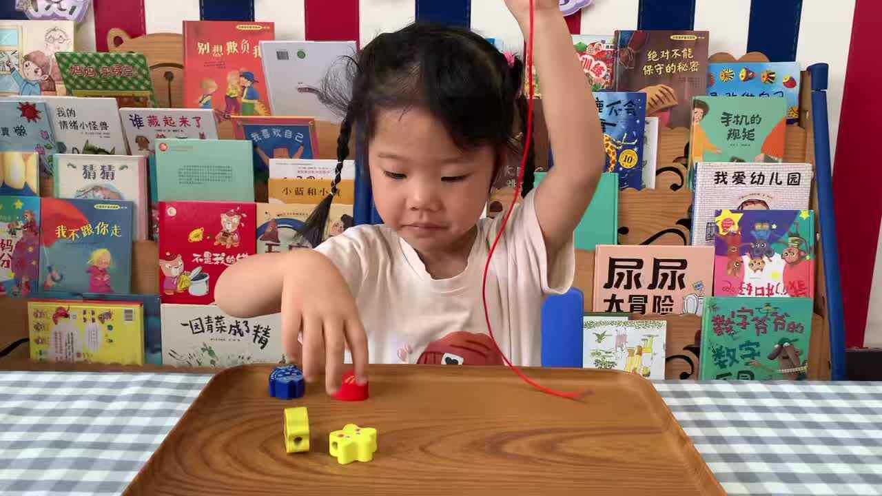 ⁣2026年5月18日   谭婼兮《穿串珠》学校教育教学活动