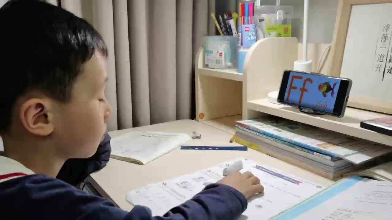 ⁣⁣⁣2026.5.16学B班 王千与 鲨鱼英语《观看视频E和F》