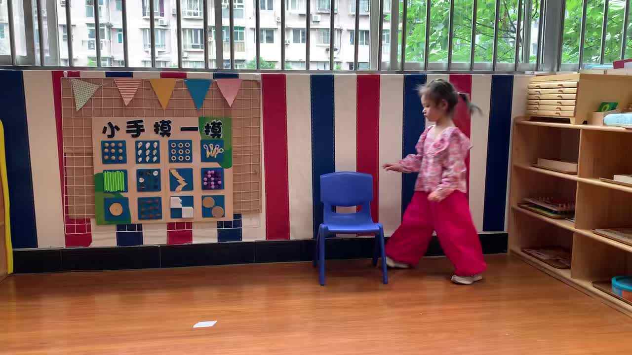 2026年6月3日周晨羽  礼仪《坐姿练习》学校教育教学活动