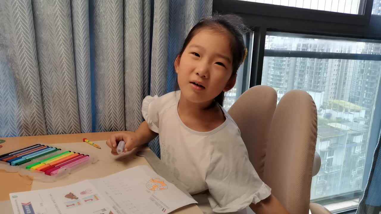 VID_20260610_181148.mp4学前B班宁汐言指读下列字母和单词。观看视频J