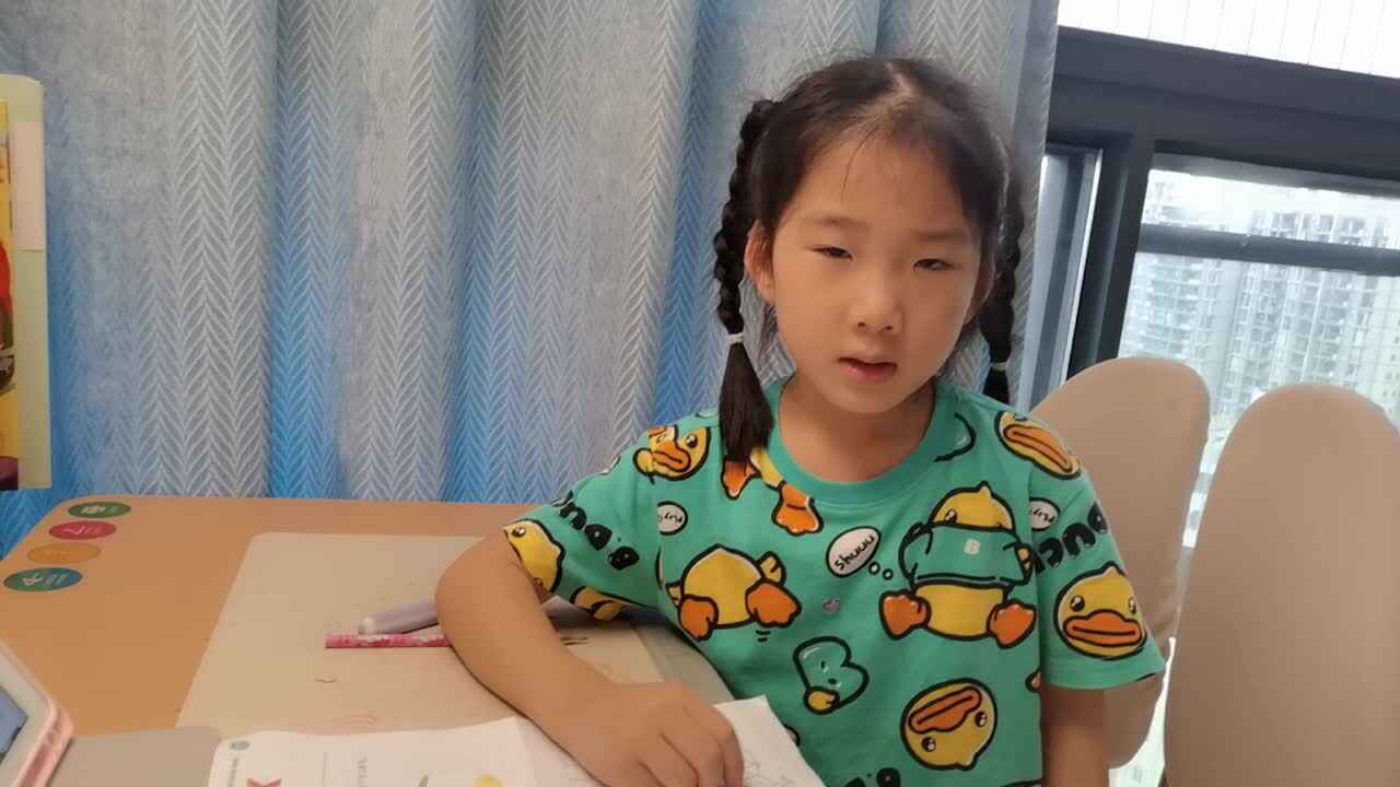 VID_20260624_180236.mp4学前B班宁汐言指读下列字母和单词，观看视频k。
