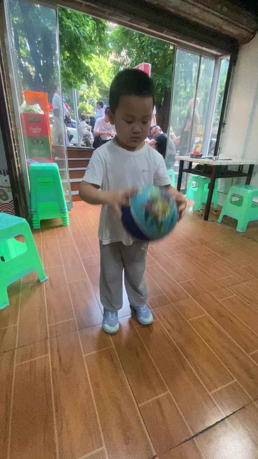 拍球