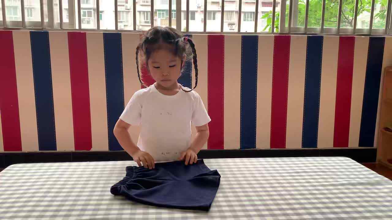 2026年6月11日谭婼兮   生活练习《叠裤子》学校教育教学活动