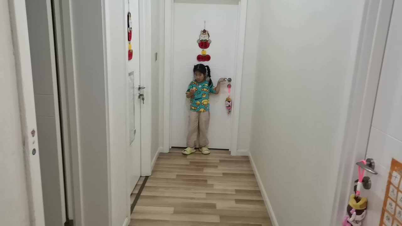 VID_20260624_182632.mp4学前B班宁汐言体能训练胯下击掌