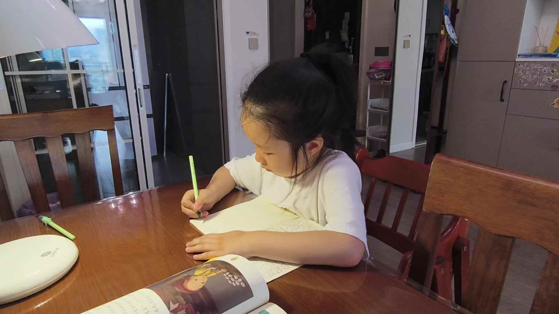 大A班+2026.6.22+陈苏妍+书写数字《70.71.72》