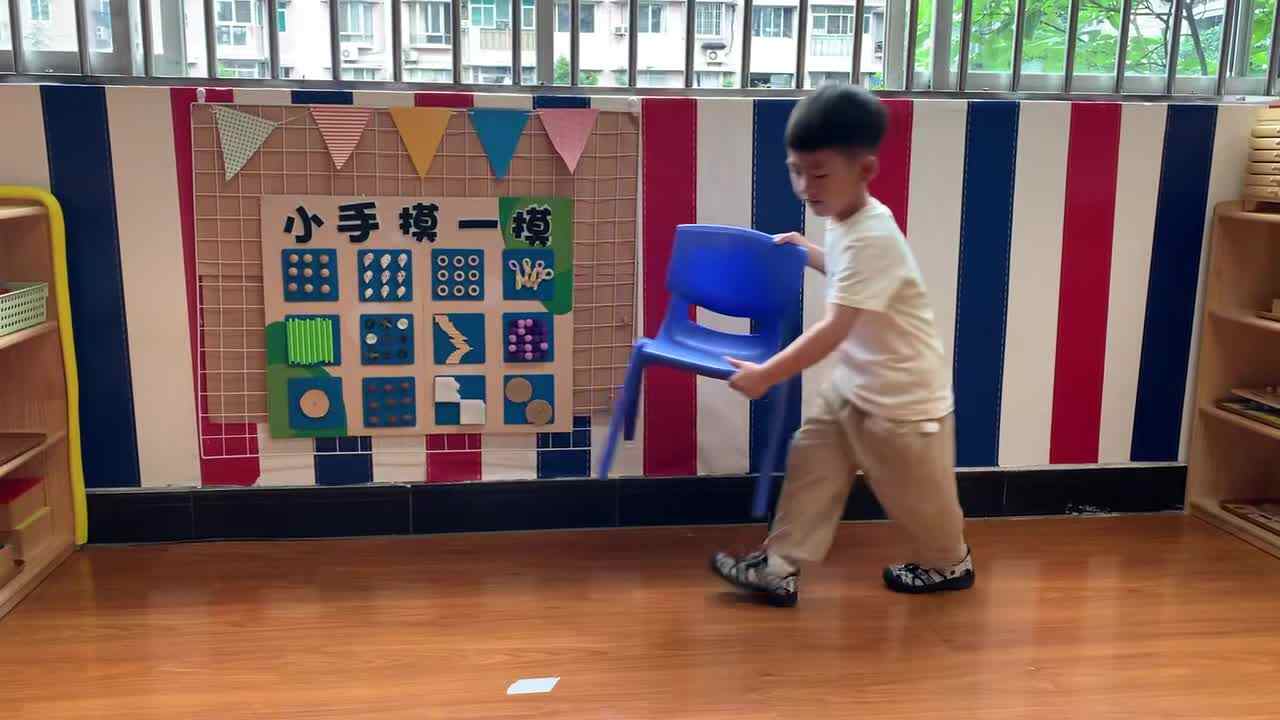 ⁣2026年6月3日  杨佳齐 礼仪《坐姿练习》学校教育教学活动