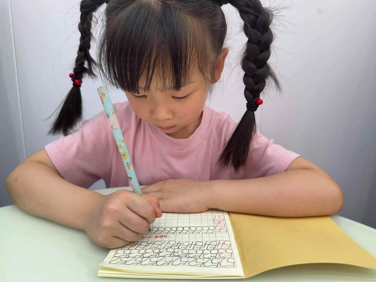 2026年6月3日大A班夏爱林～书写数字55.56.57