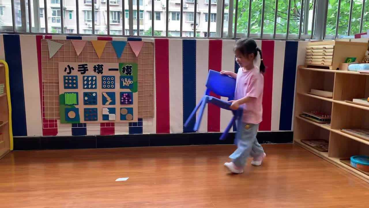⁣2026年6月3日   李佳彤  礼仪《坐姿练习》学校教育教学活动