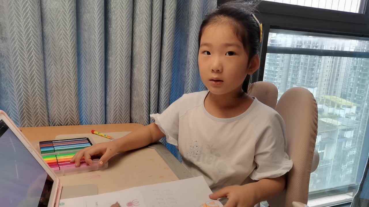 VID_20260610_180831.mp4学前B班宁汐言指读下列字母和单词。观看视频I