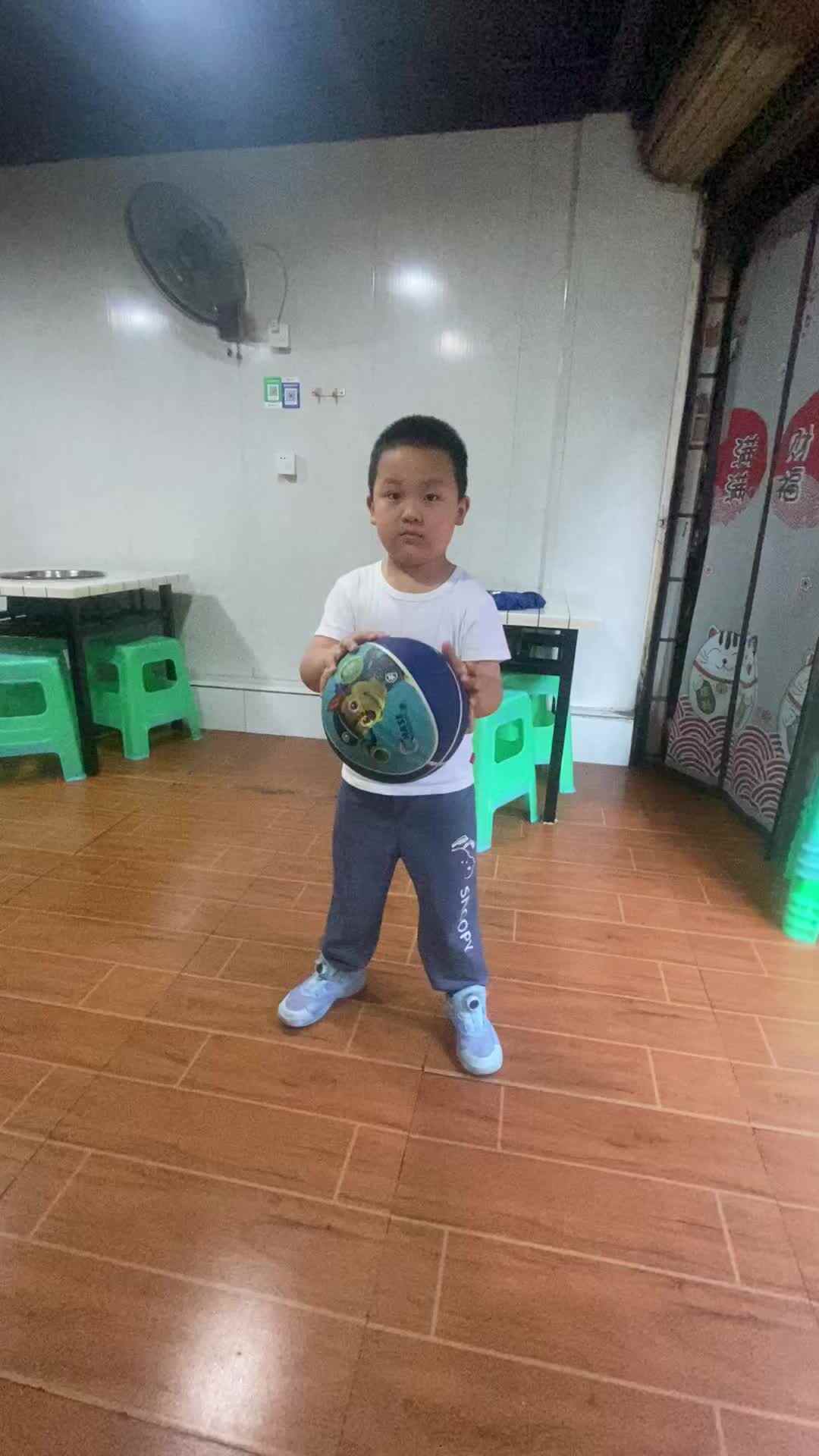 拍球