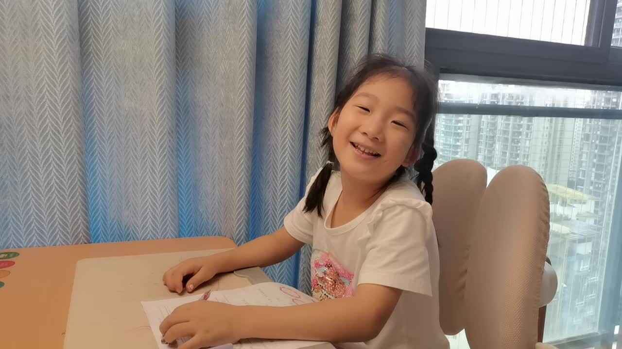 VID_20260623_180150.mp4学前B班宁汐言完成数学作业单。