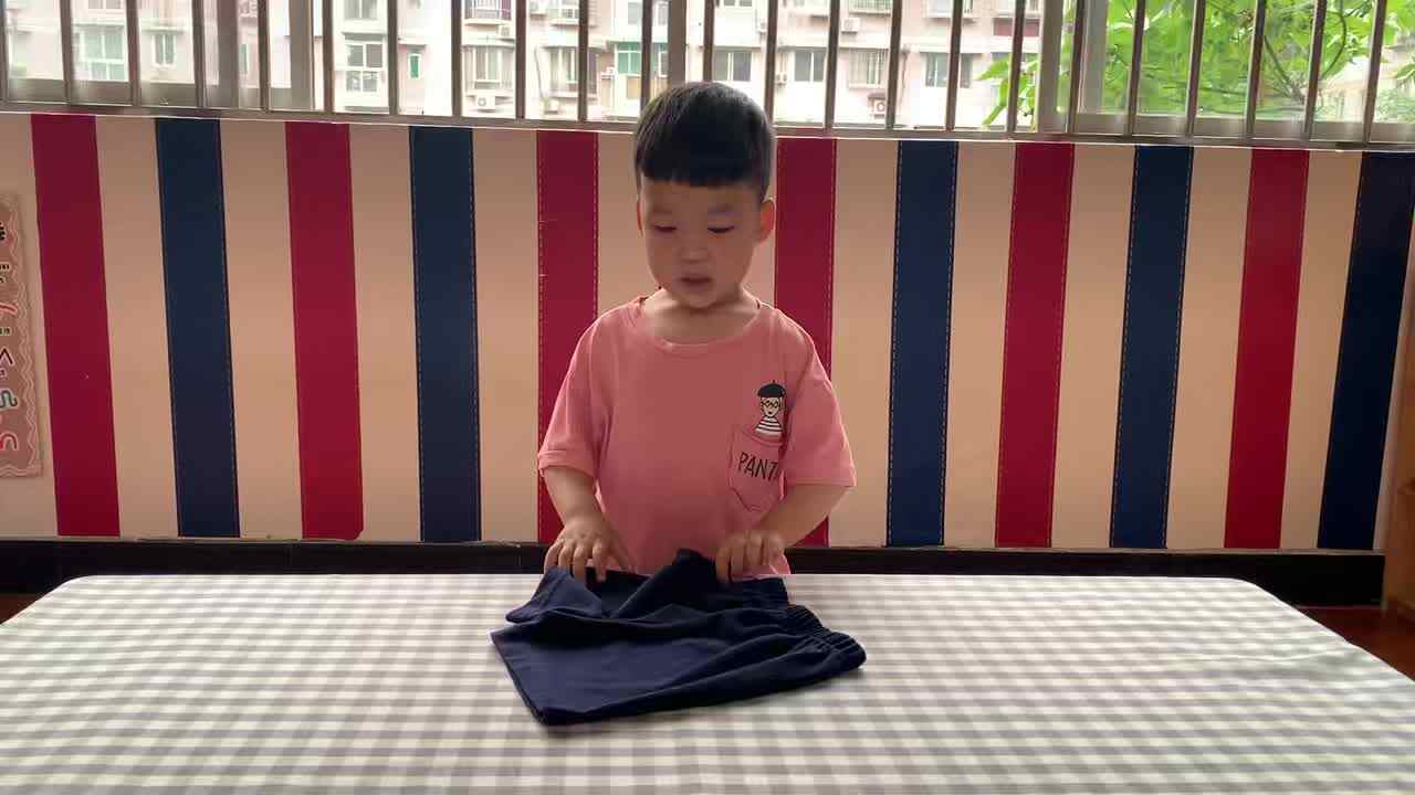 2026年6月11日 李君祁 生活练习《叠裤子》学校教育教学活动