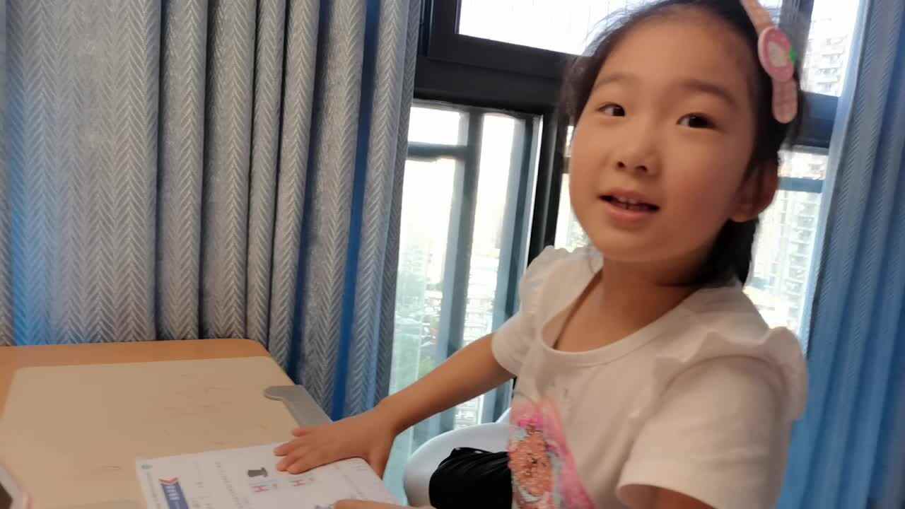 VID_20260603_185102.mp4学前B班宁汐言指读下列字母和单词，观看视频H