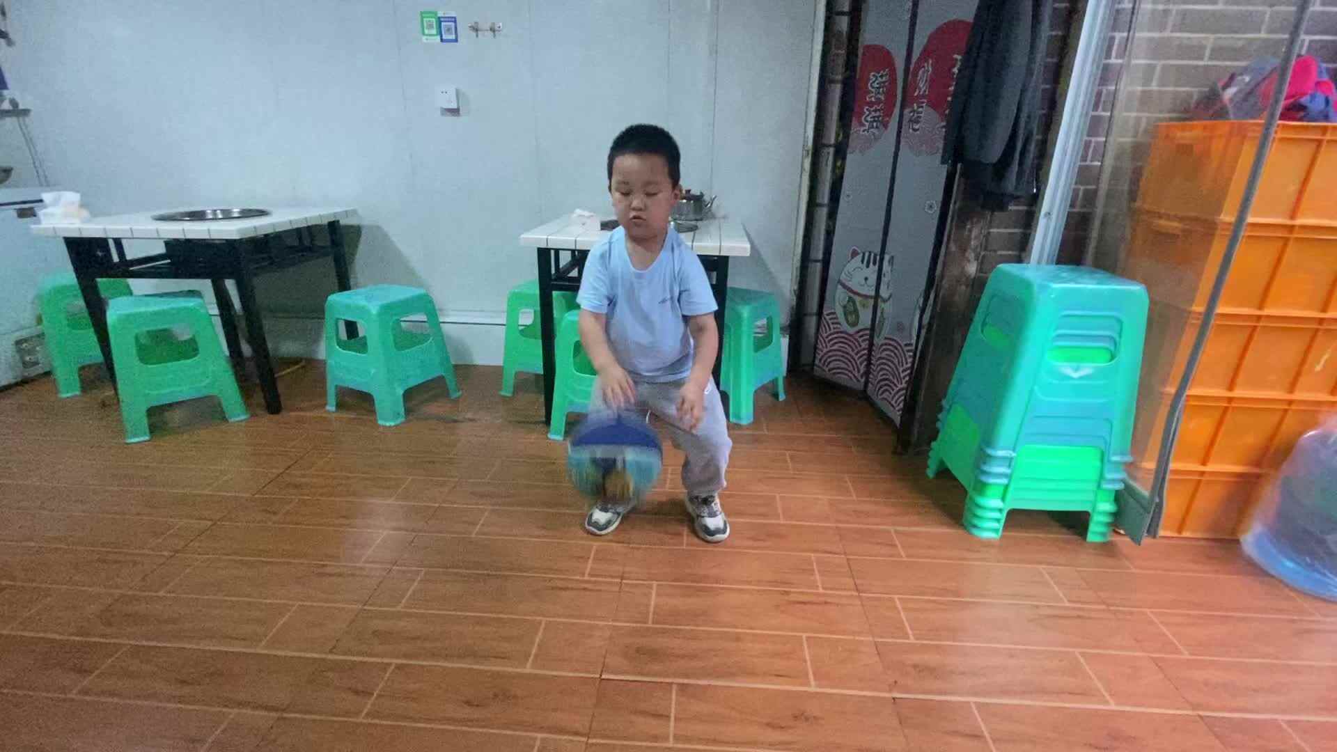 拍球