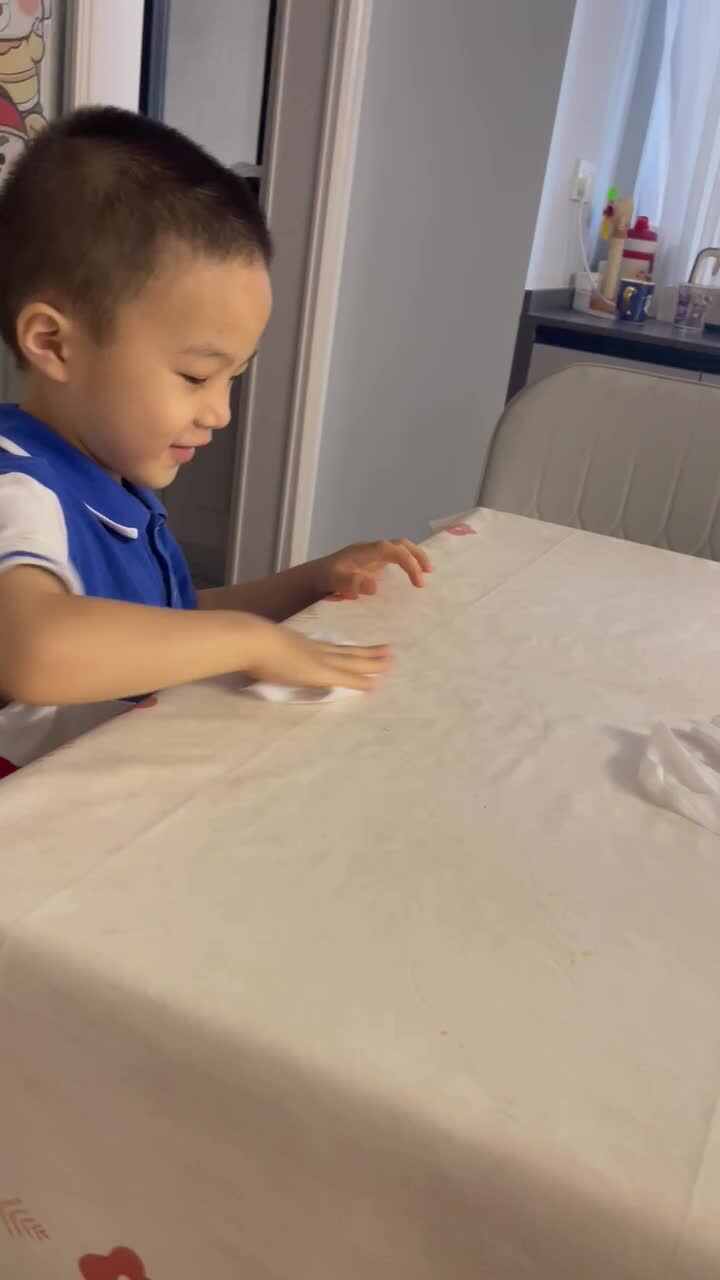 练习擦桌子