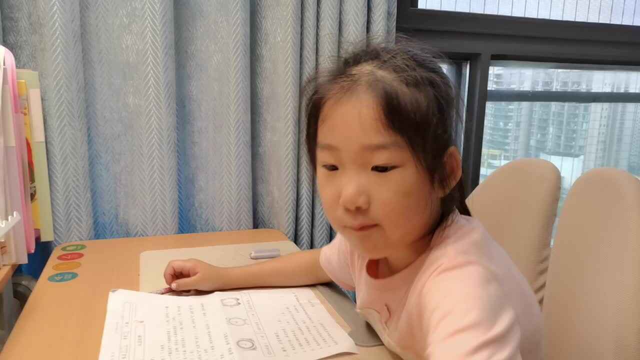 VID_20260629_191731.mp4学前B班宁汐言完成逻辑思维作业单。