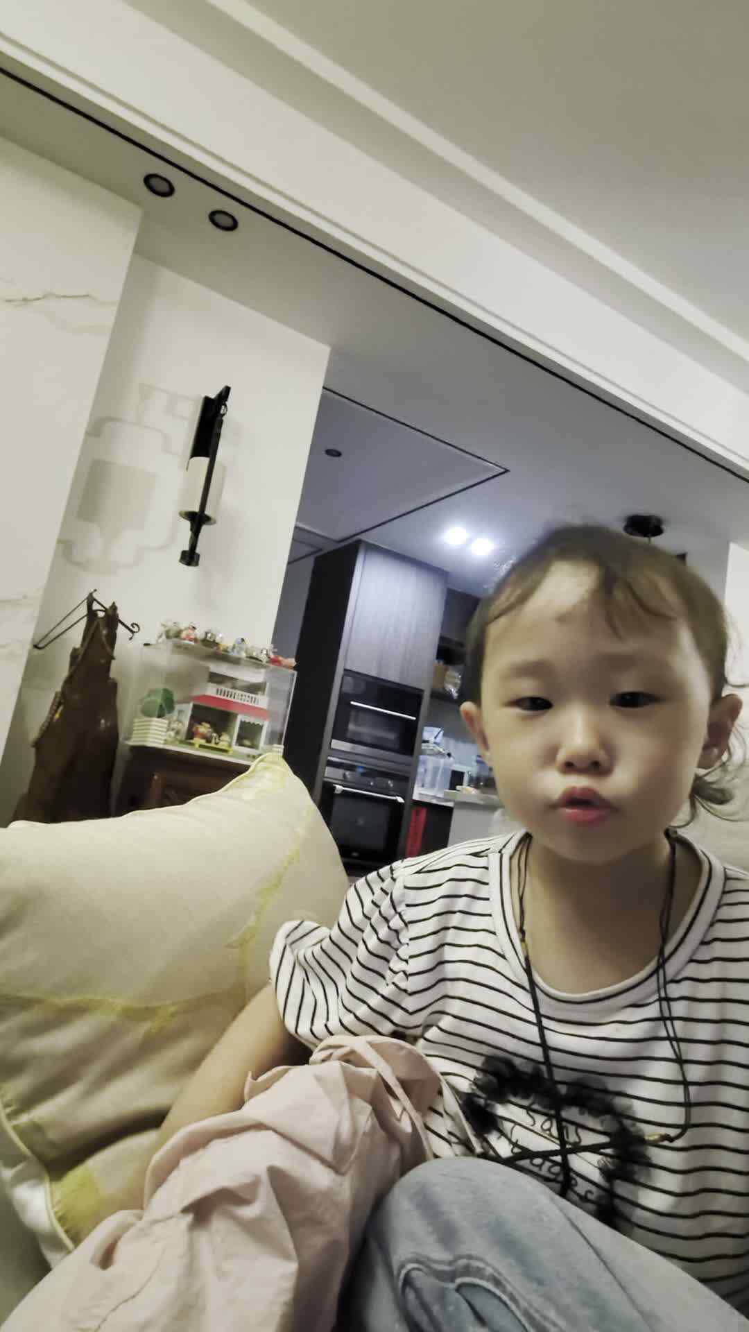 实验小班4号王艺霖背诵牧竖.mp4
