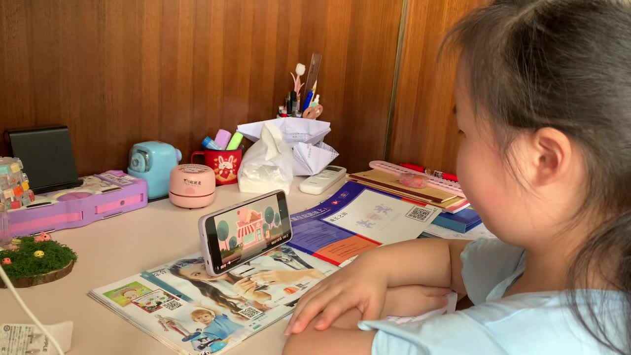 6.26月学前A班赵欣奕跟唱英文儿歌
