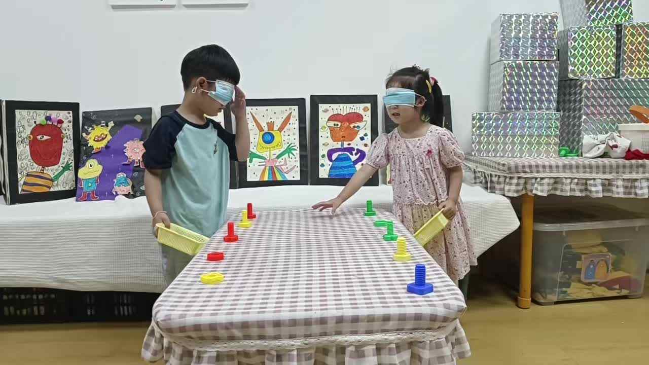 ⁣2026年6月24日 李佳彤  主题：感官活动《蒙眼摸物》（学校教育教学活动）
