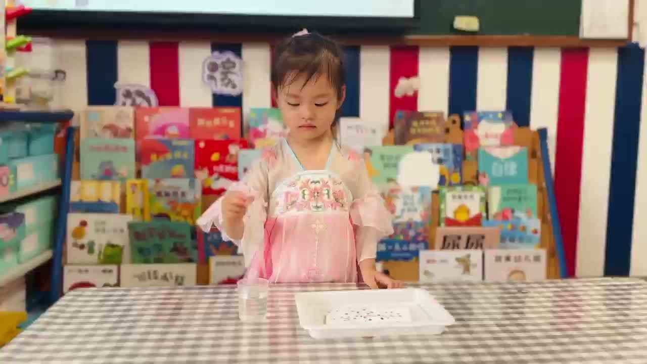 2026年06月15日周晨羽主题：科学实验《水上烟花》（学校教育教学活动）.mp4