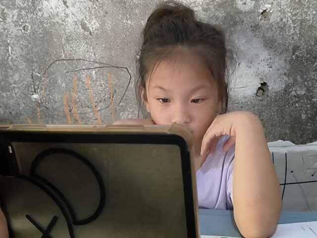 2026.6.14学前a班唐依依观看英语视频