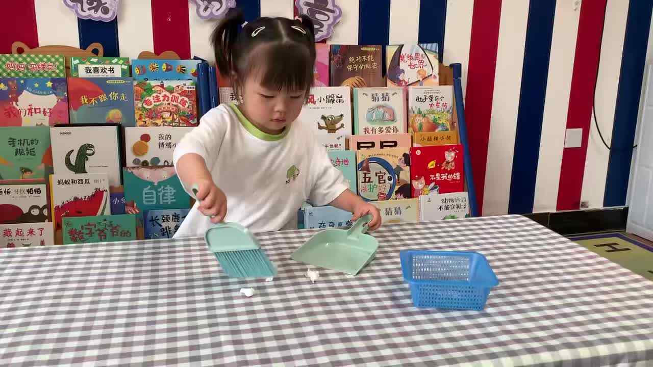 2026年6月25日 曹芮  生活训练《扫垃圾》学校教育教学活动