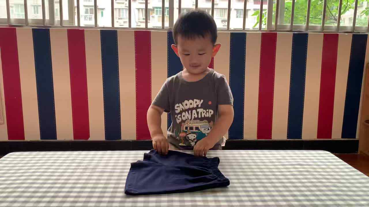 2026年6月11日张禹洋   生活练习《叠裤子》学校教育教学活动.mp4