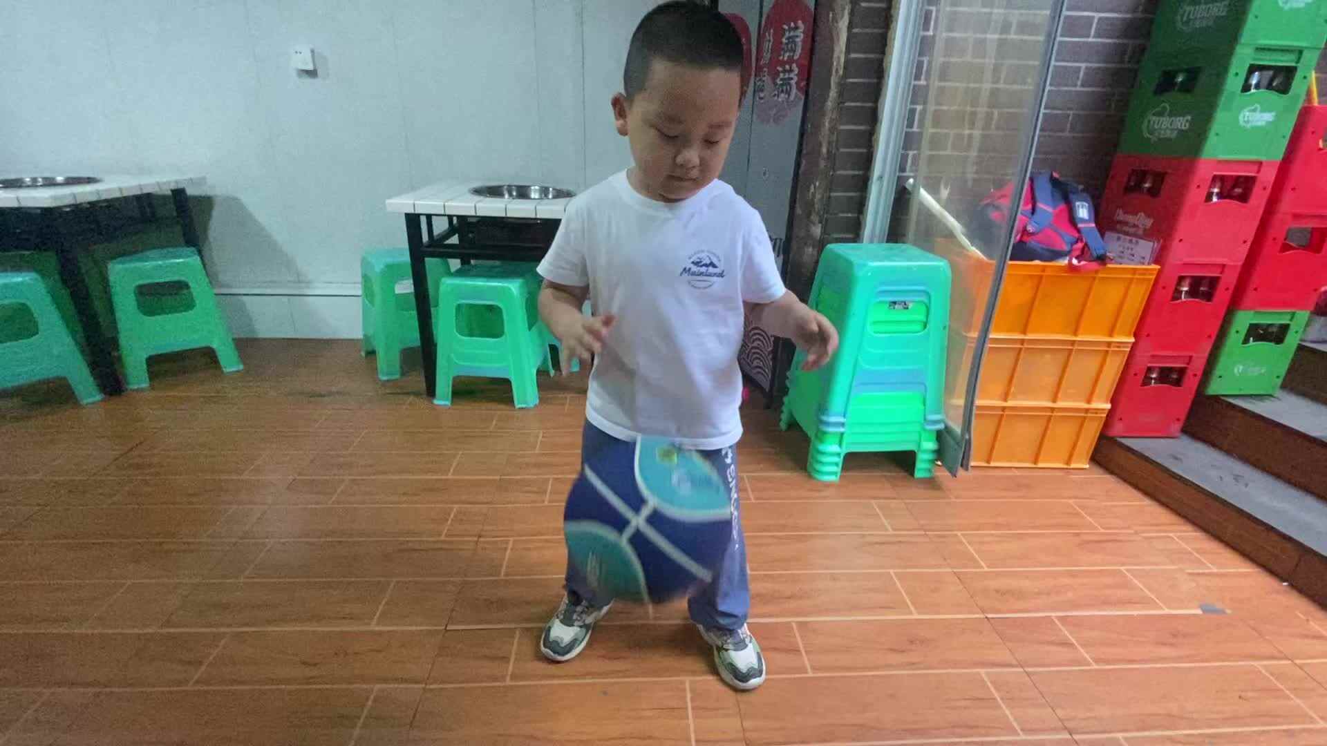 拍球