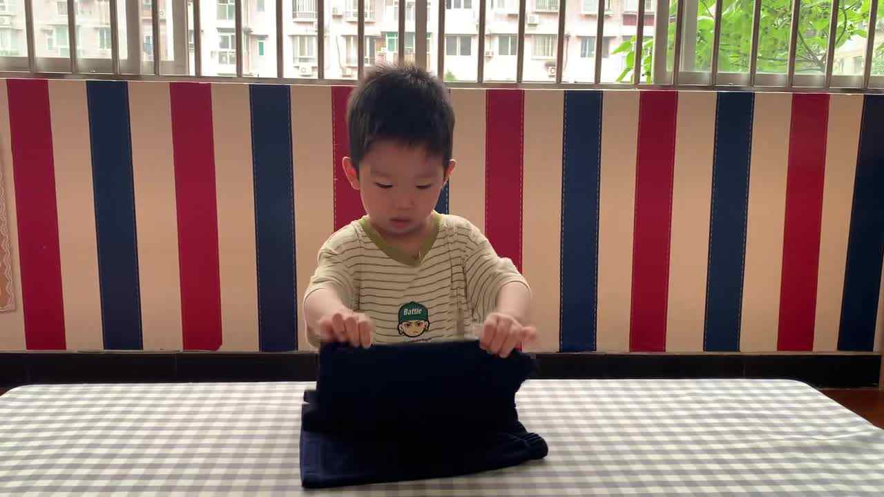 2026年6月11日 肖肖  生活练习《叠裤子》学校教育教学活动