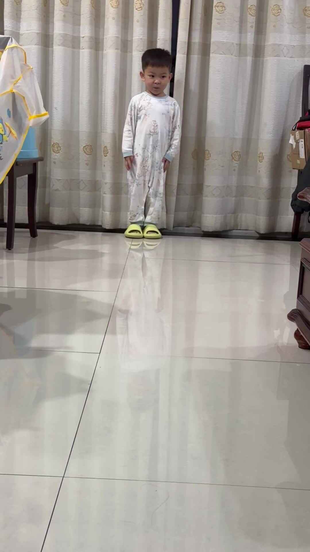 2026年6月28日  黄钇然  体能锻炼《双脚连续跳》家庭闯关练习
