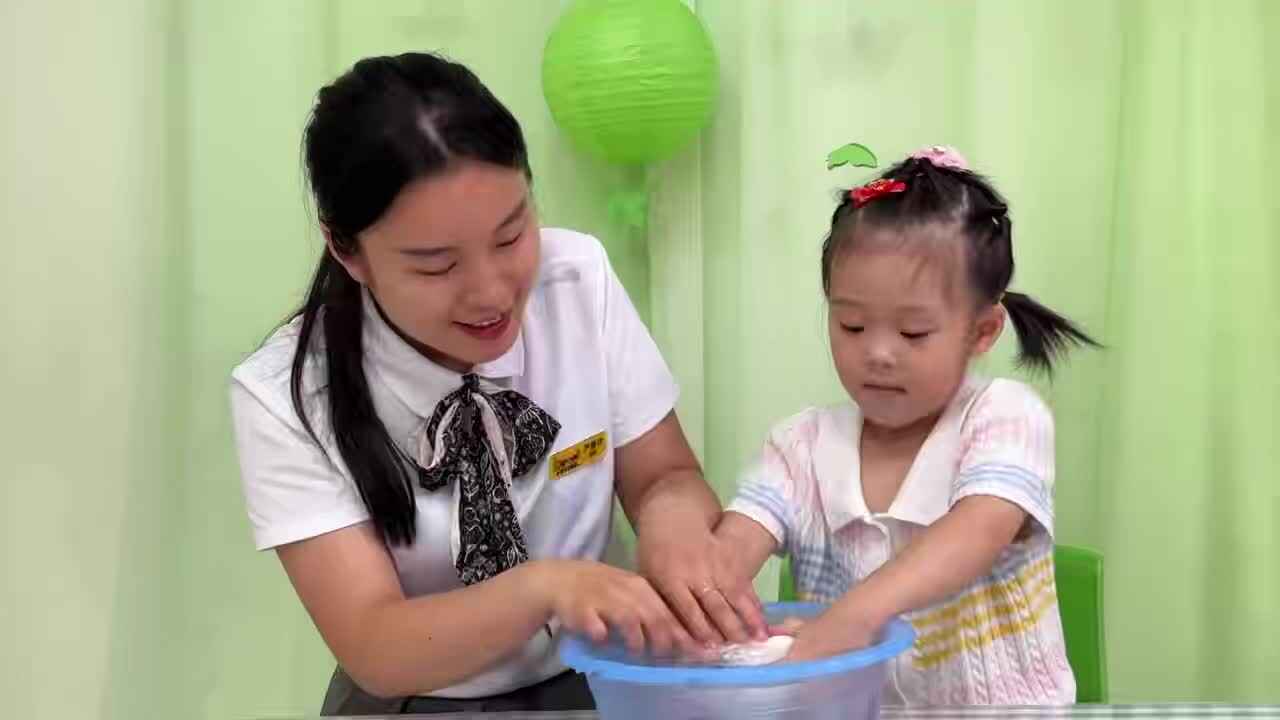 ⁣实验小班6号钟美岑《科学实验：下雨了》