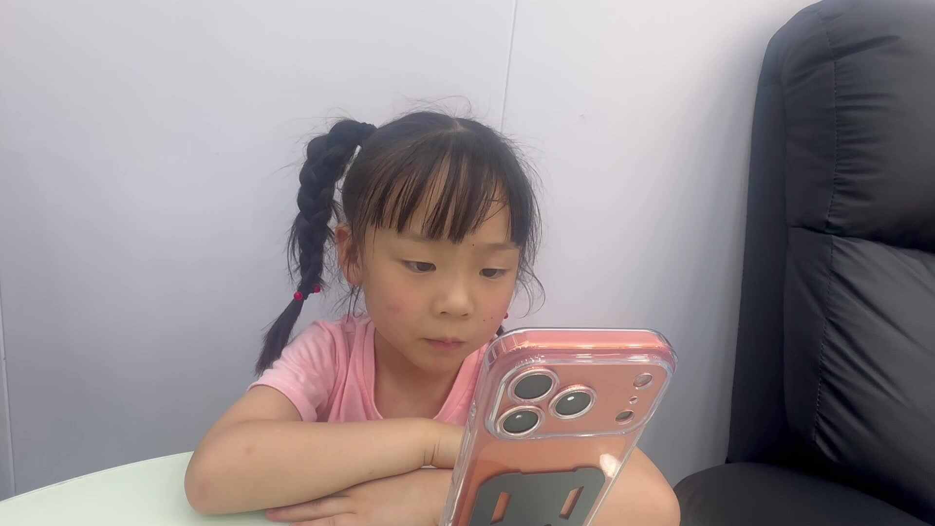 2026年6月2日大A班夏爱林～观看英语视频