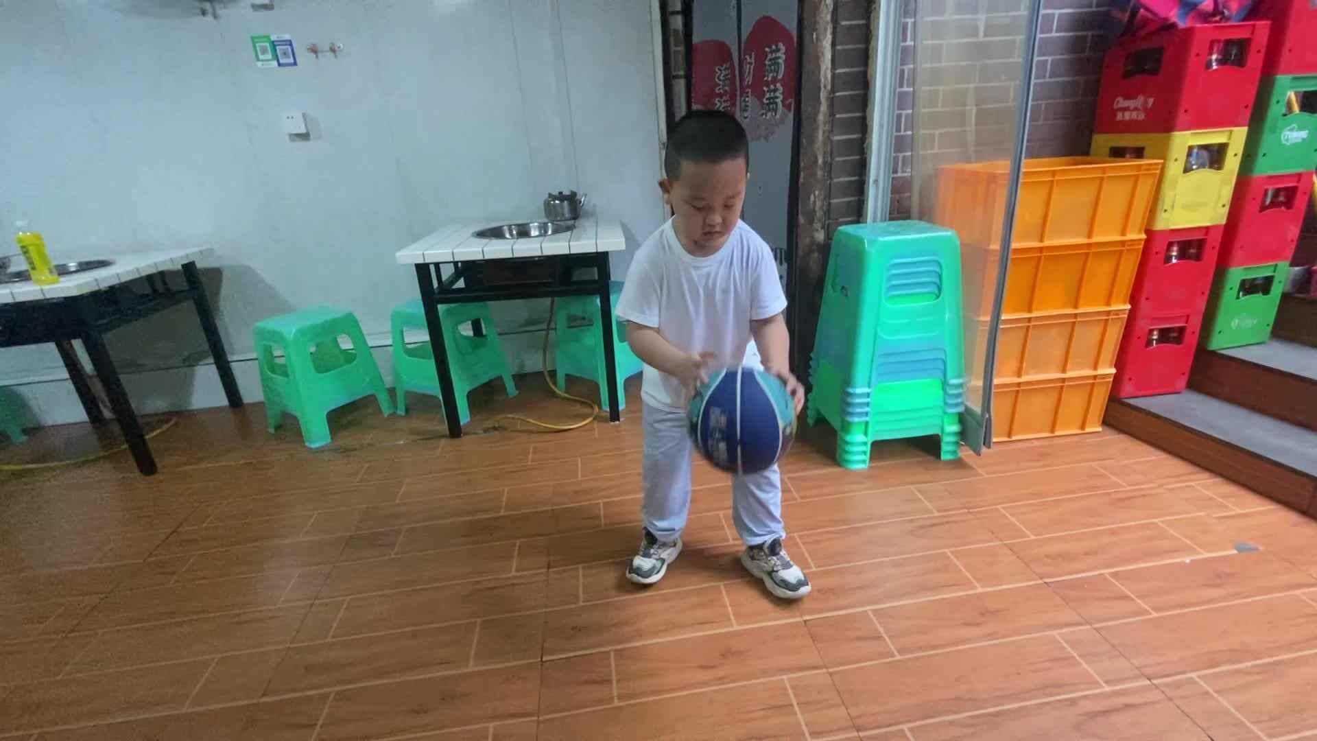 拍球