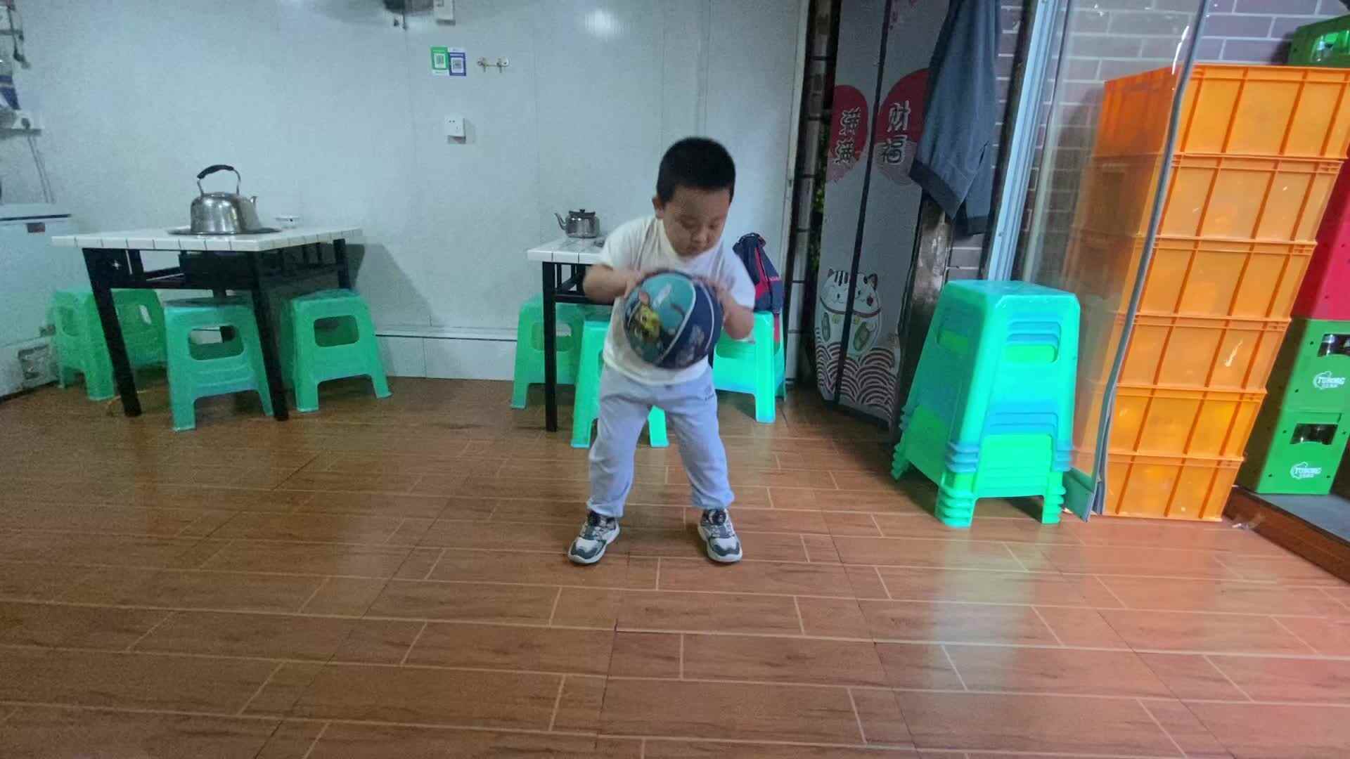 拍球