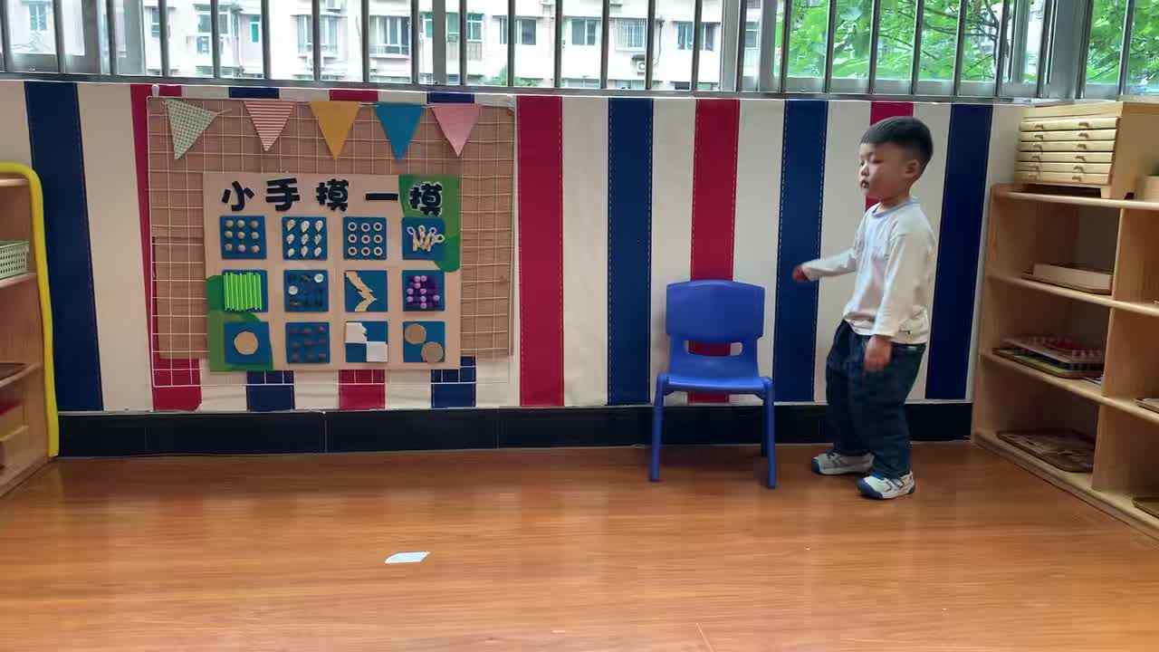 ⁣2026年6月3日  李君祁礼仪《坐姿练习》学校教育教学活动