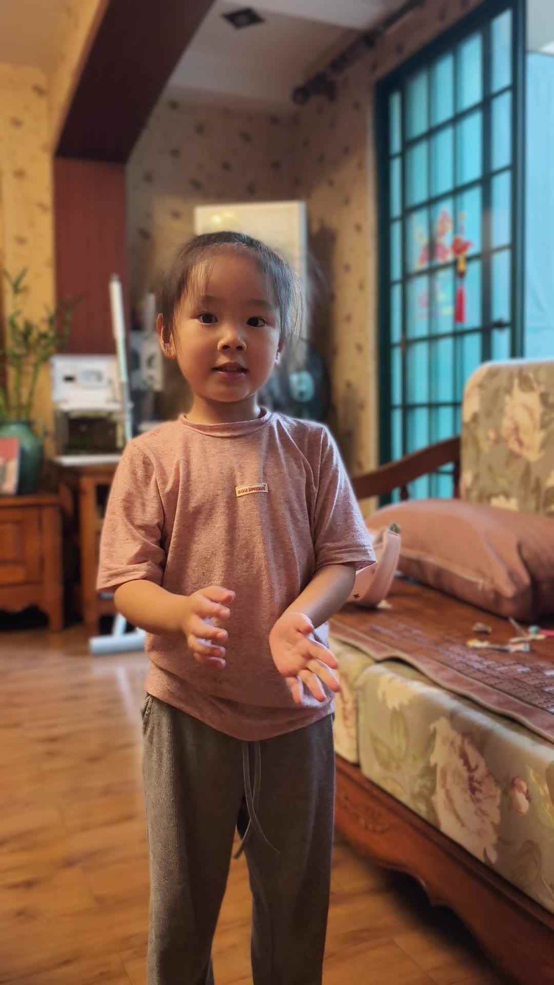 实验中班伊伊6.2作业.mp4
