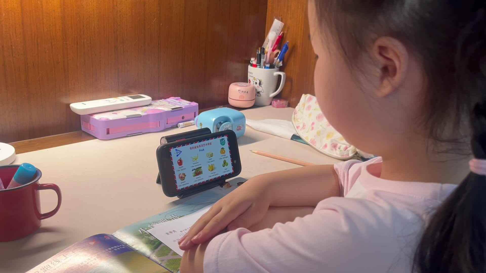 7.4学前A班赵欣奕跟读英语单词