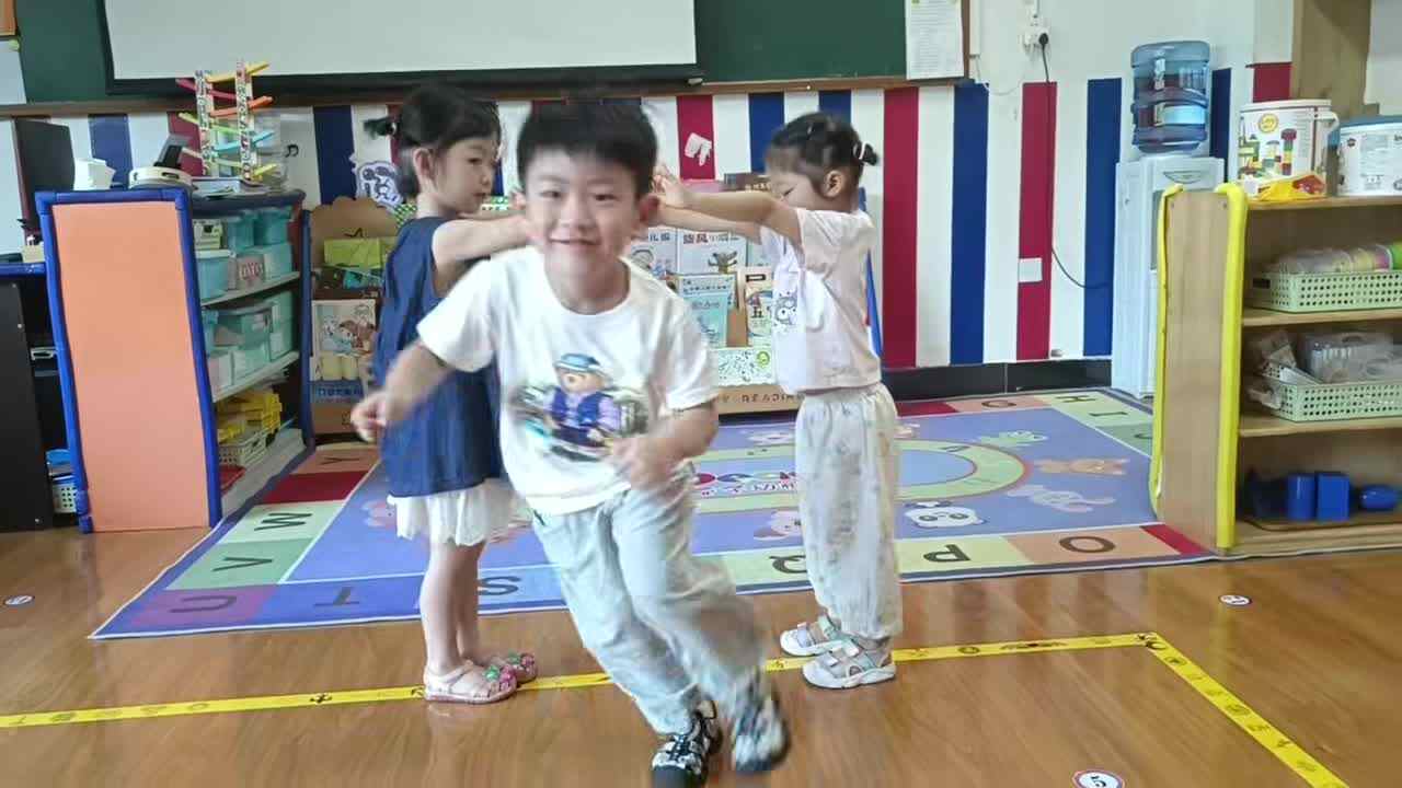 2026.07.13 杨佳齐 体能锻炼《钻山洞》（学校教育教学活动）