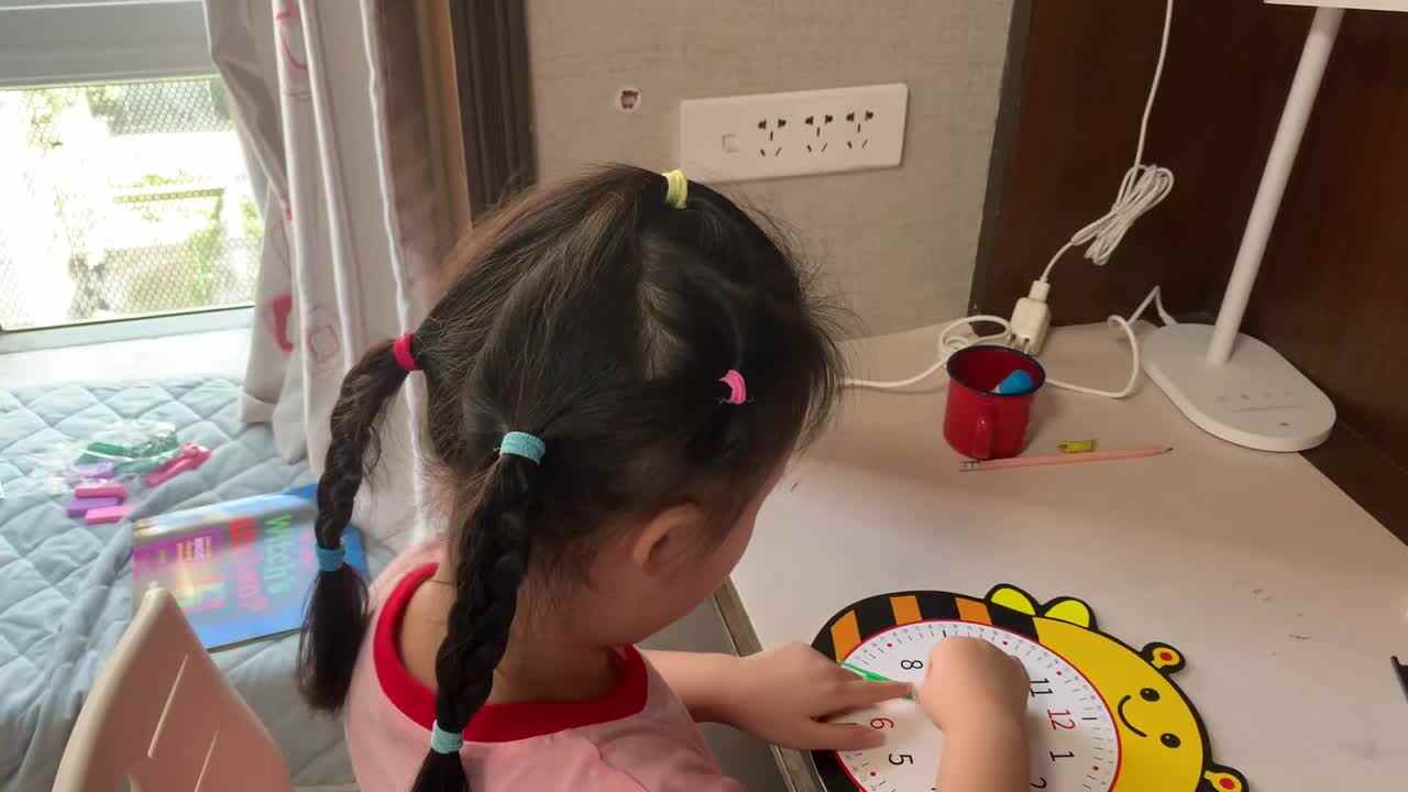 7.5学前A班赵欣奕练习拨钟