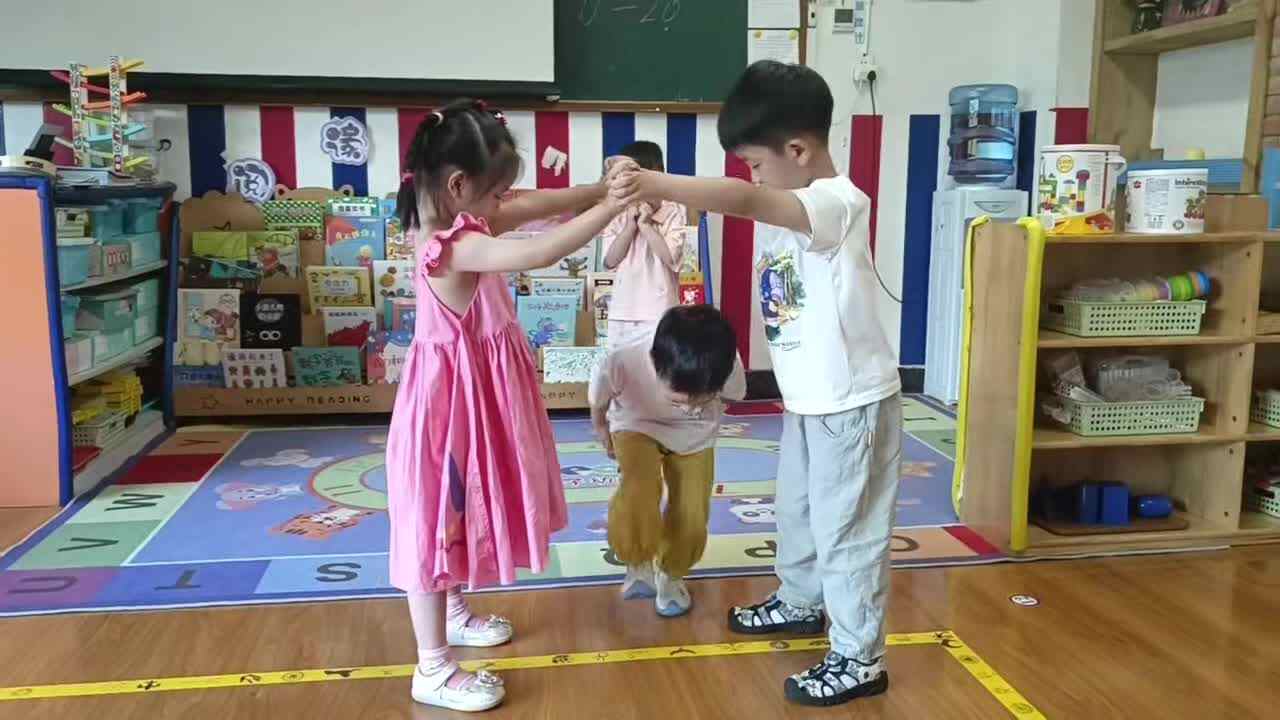 2026年7月13日  黄钇然  主题：体能锻炼《钻山洞》（学校教育教学活动）