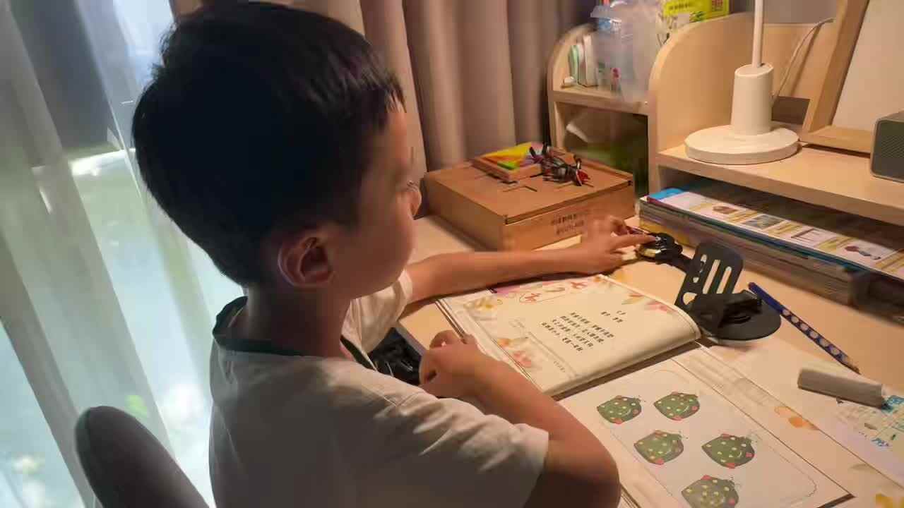 ⁣⁣⁣2026.7.4学B班 王千与 读古诗《七夕》
