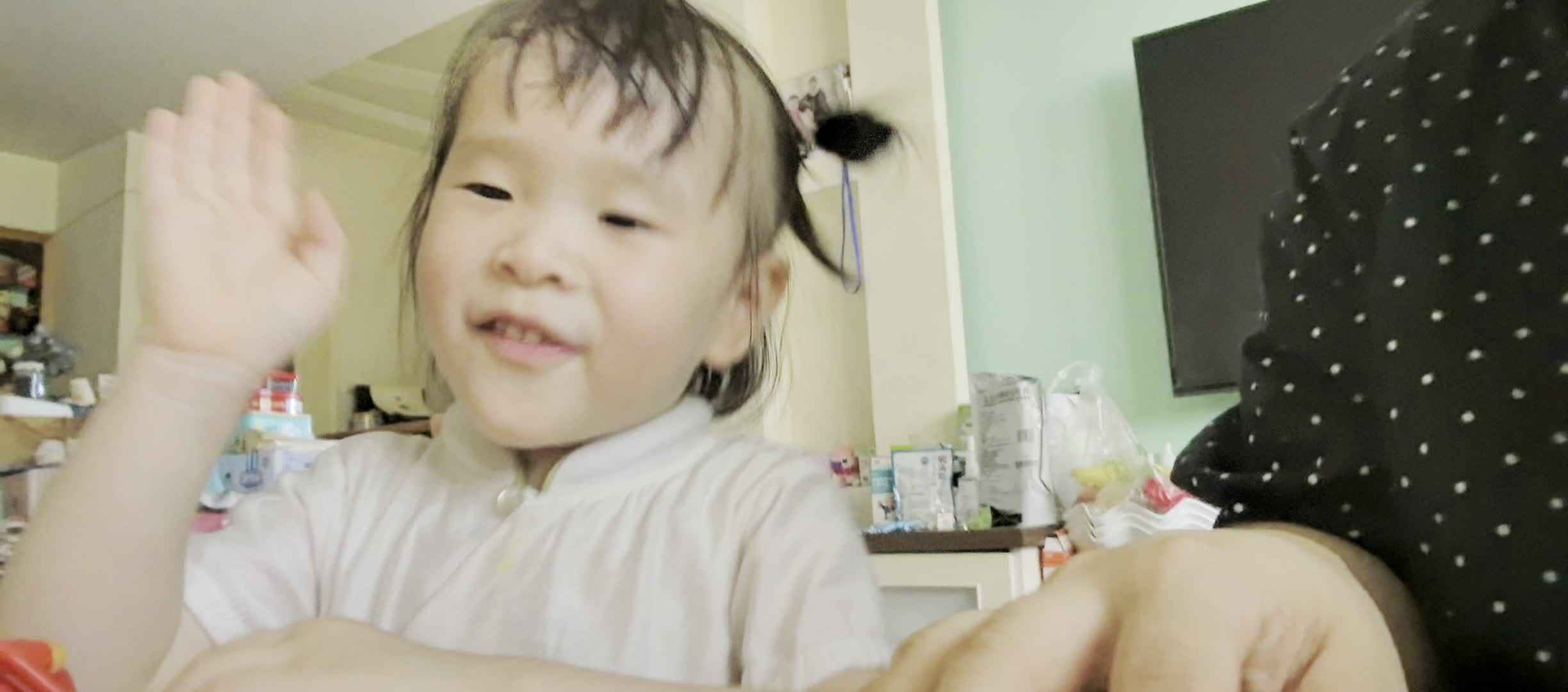 20260706  傅屹彤  复习语言书《厨房用具》.mp4