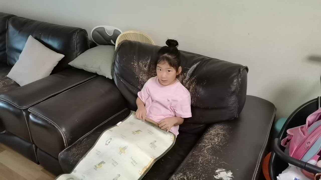 VID_20260701_184738.mp4学前B班宁汐言生活练习学习“卷的动作”
