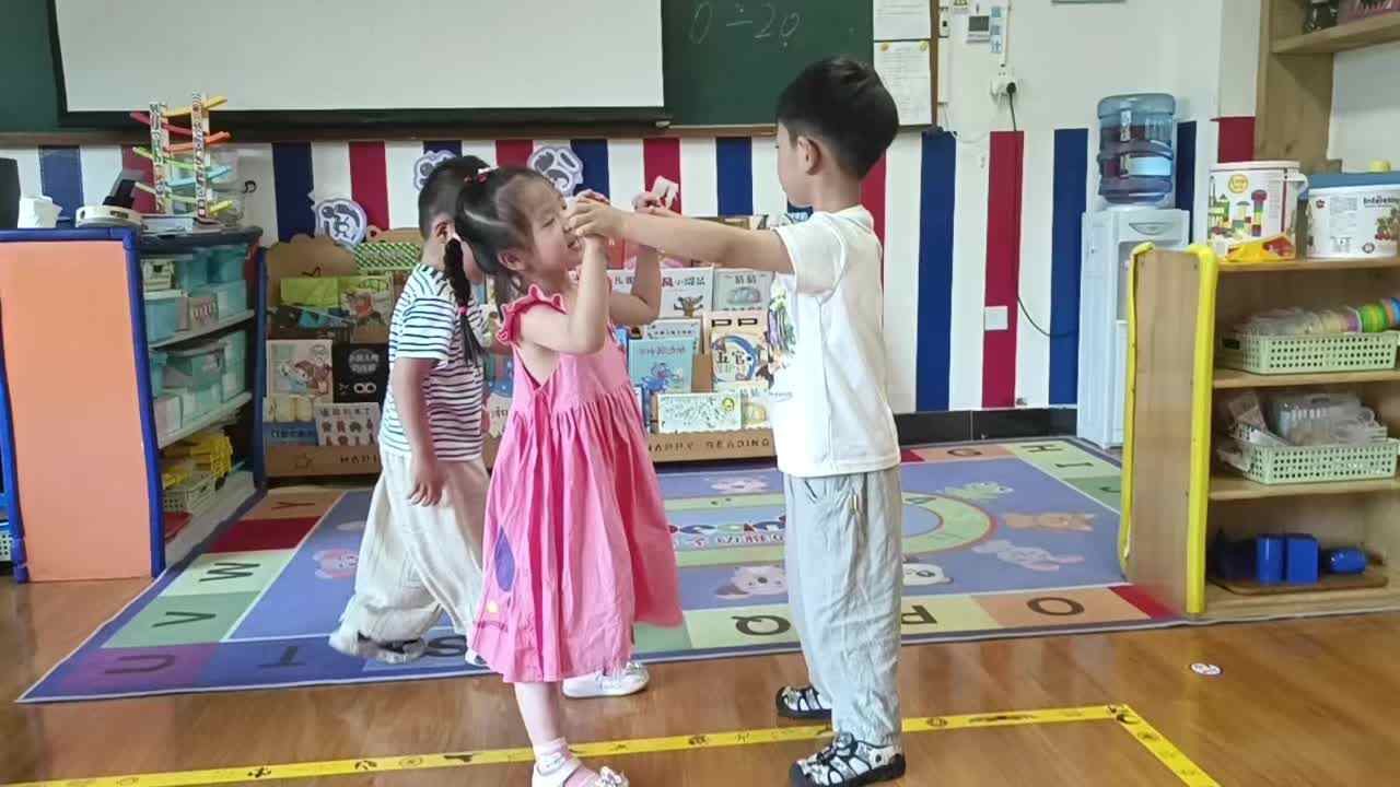 2026年7月13日刘佳铭and刘佳锐⁣主题：体能锻炼《钻山洞》（学校教育教学活动）