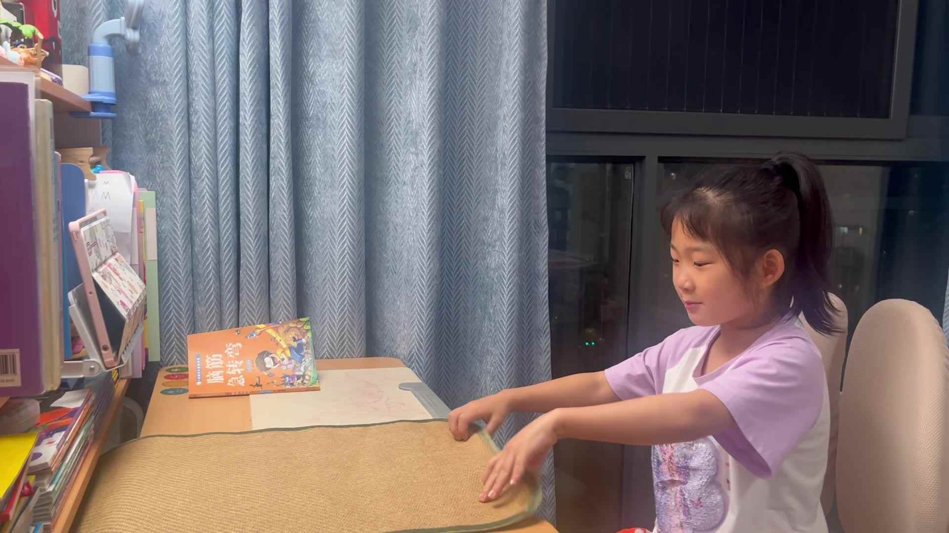 学前b班宁汐言练习卷的动作