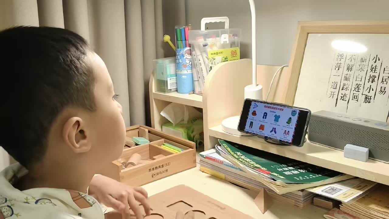 ⁣⁣⁣⁣2026.7.10学B班 王千与 鲨鱼英语《clothes朗读示范2》