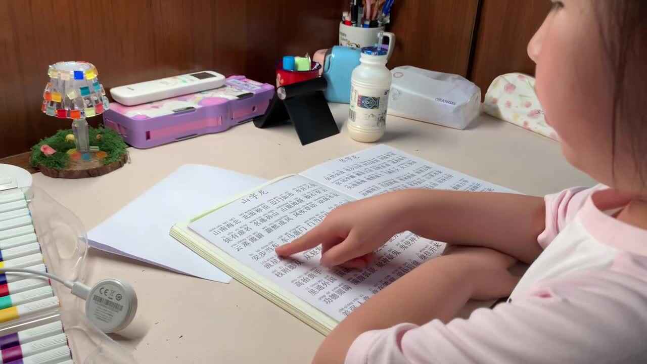 7.2学前A班赵欣奕指读山字龙第二段