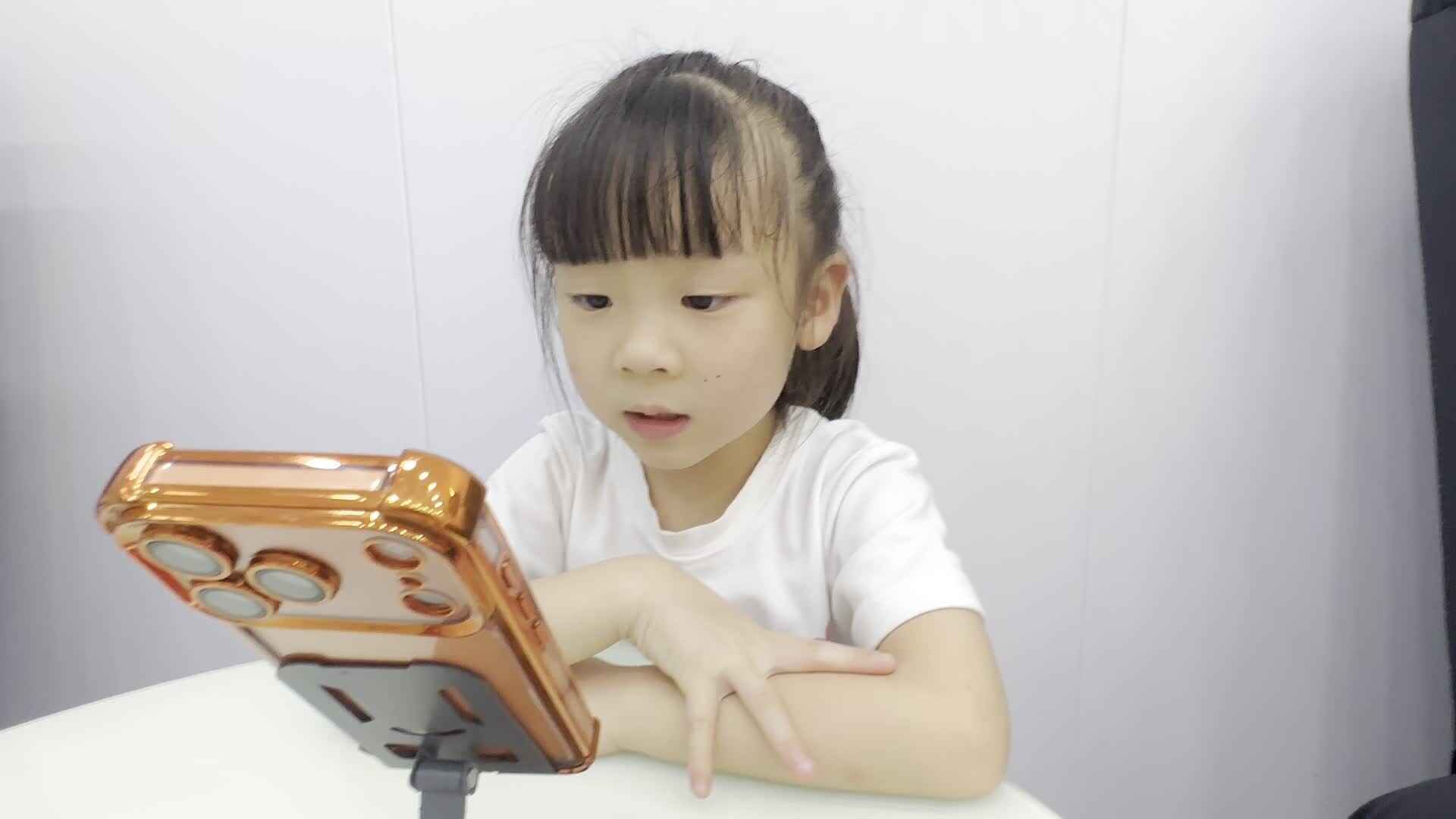 2026年7月14日大A班夏爱林～观看英语视频