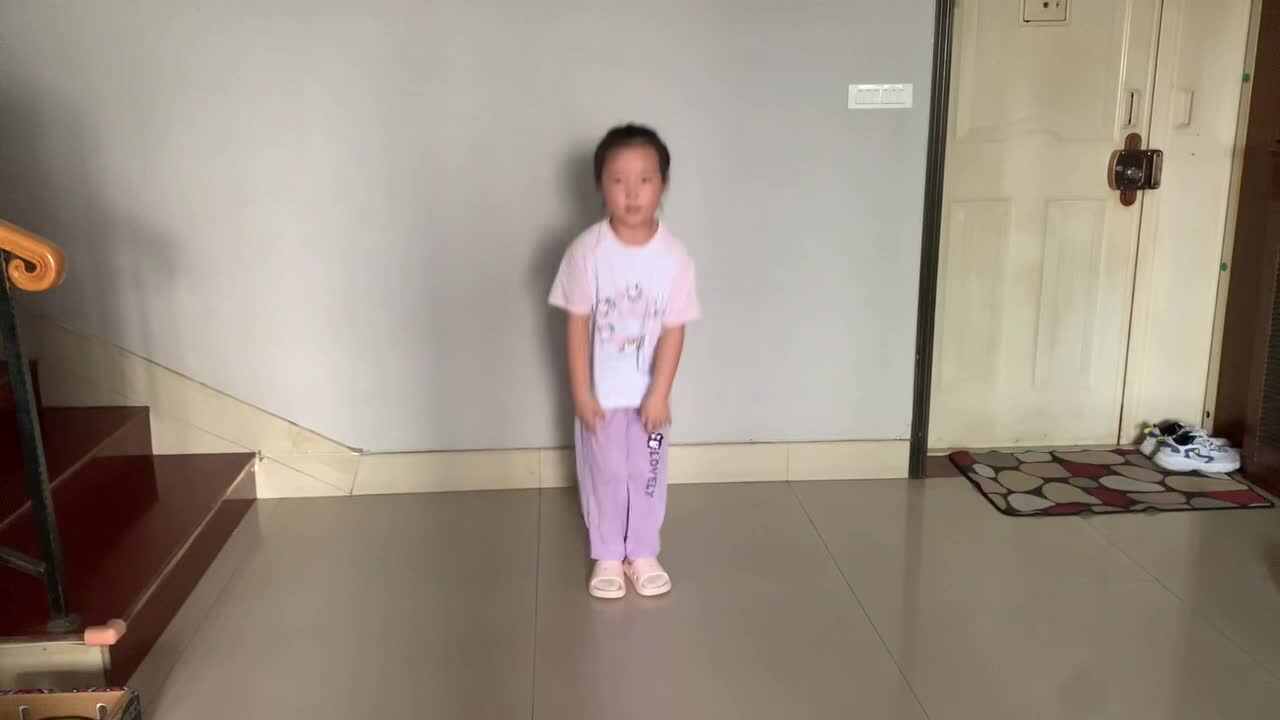 7.7学前A班赵欣奕练习深蹲