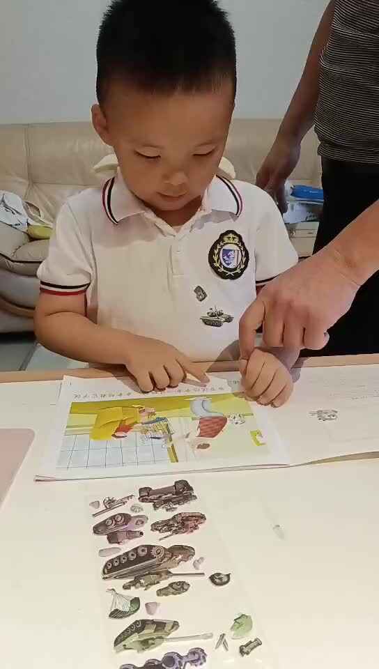 实验小班3号谢缙宇-鹦鹉学话